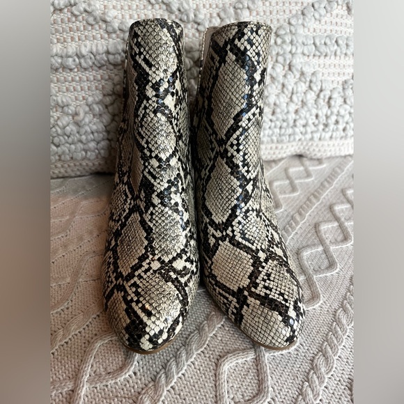 Madden Girl Faux Snakeskin Ankle Booties, Pull on, Women’s size 9.5 - Picture 3 of 8
